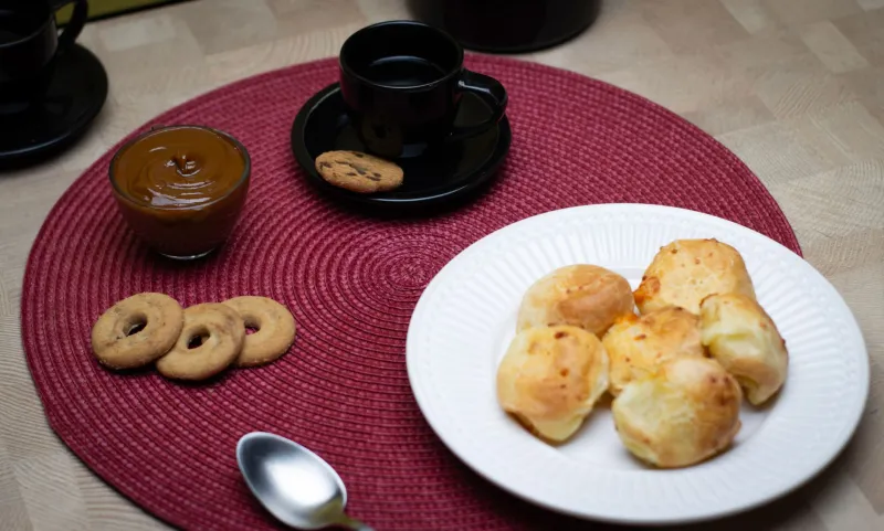 Do Biscoito de Polvilho ao Flat White: Como Harmonizar Café e Comida do Jeito Brasileiro